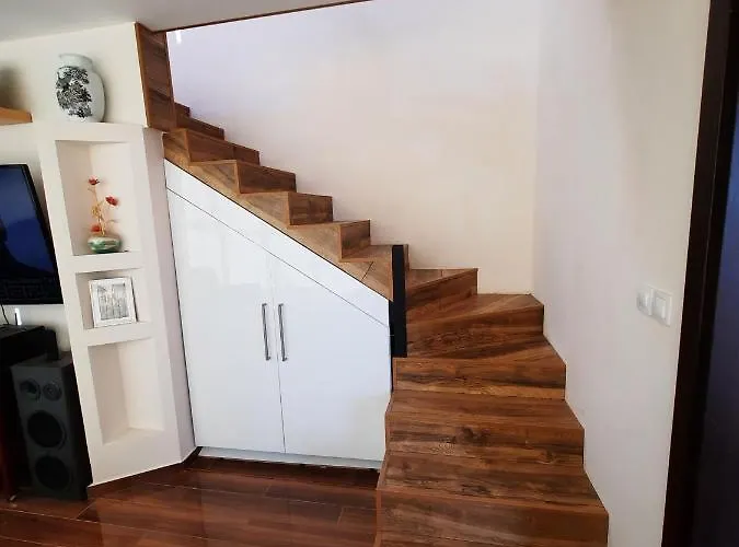 The Penthouse * 瓦爾納